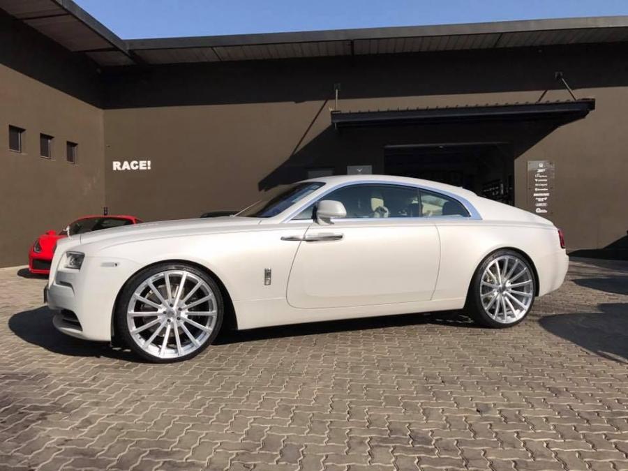  Rolls-Royce Wraith Matte White by RACE! 2017 года  (фото 5 из 7)